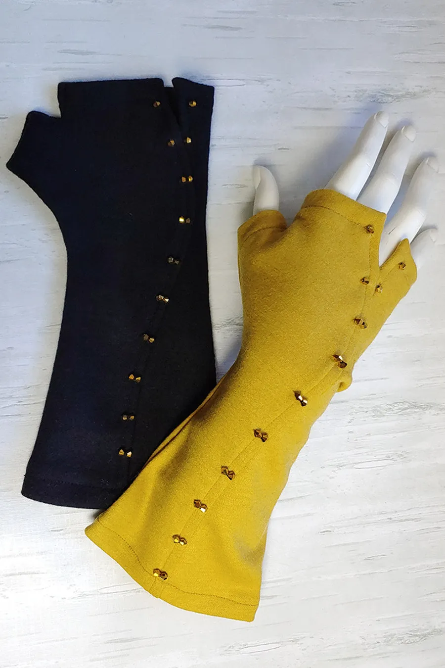 CRYSTAL Zipper/Clasp motif Gloves. more colours.