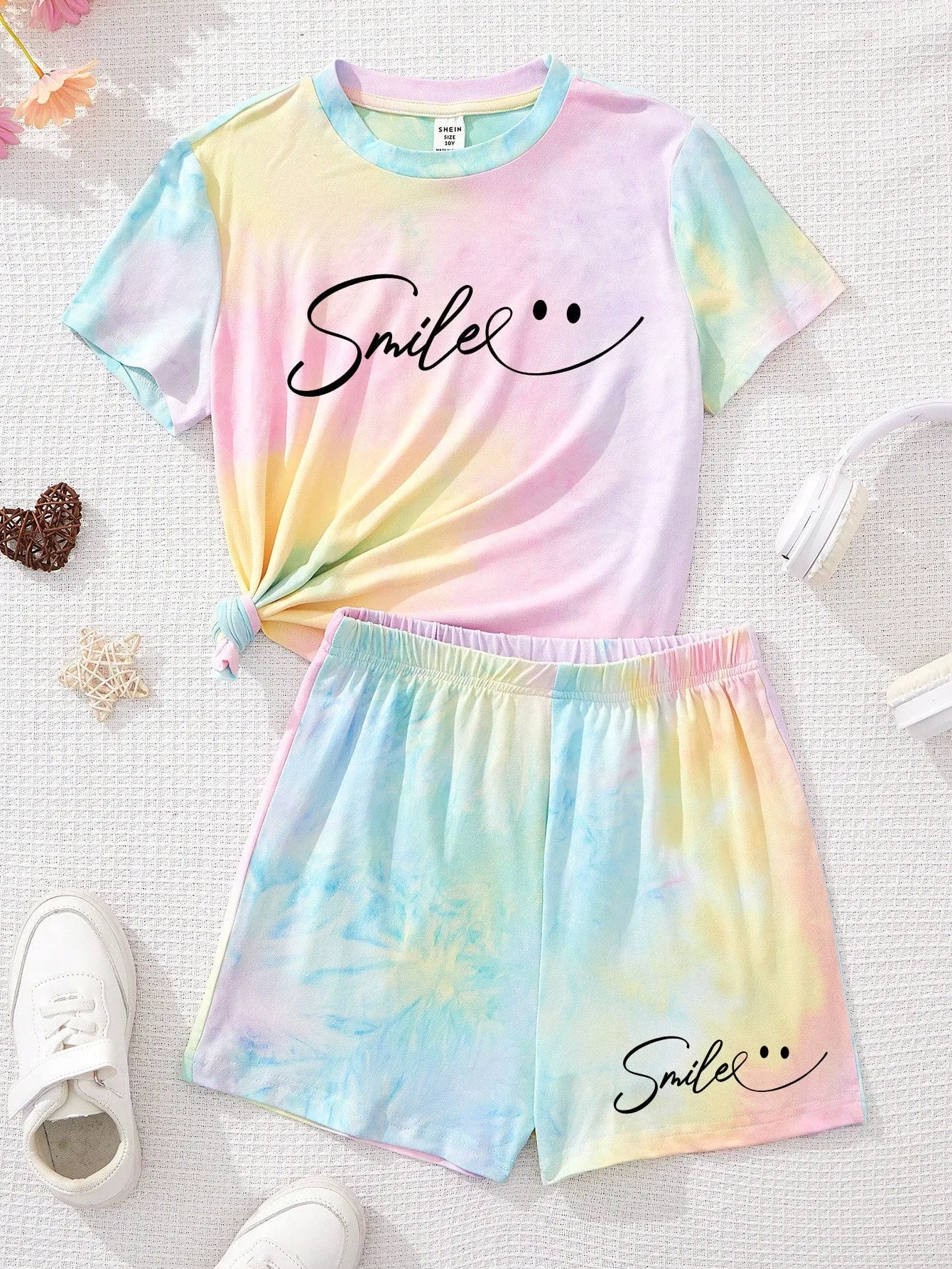 Tween Girl Casual Minimalist Smiling Face & Letter Print Short Sleeve T-Shirt And Shorts 2pcs/Set, Suitable For Summer