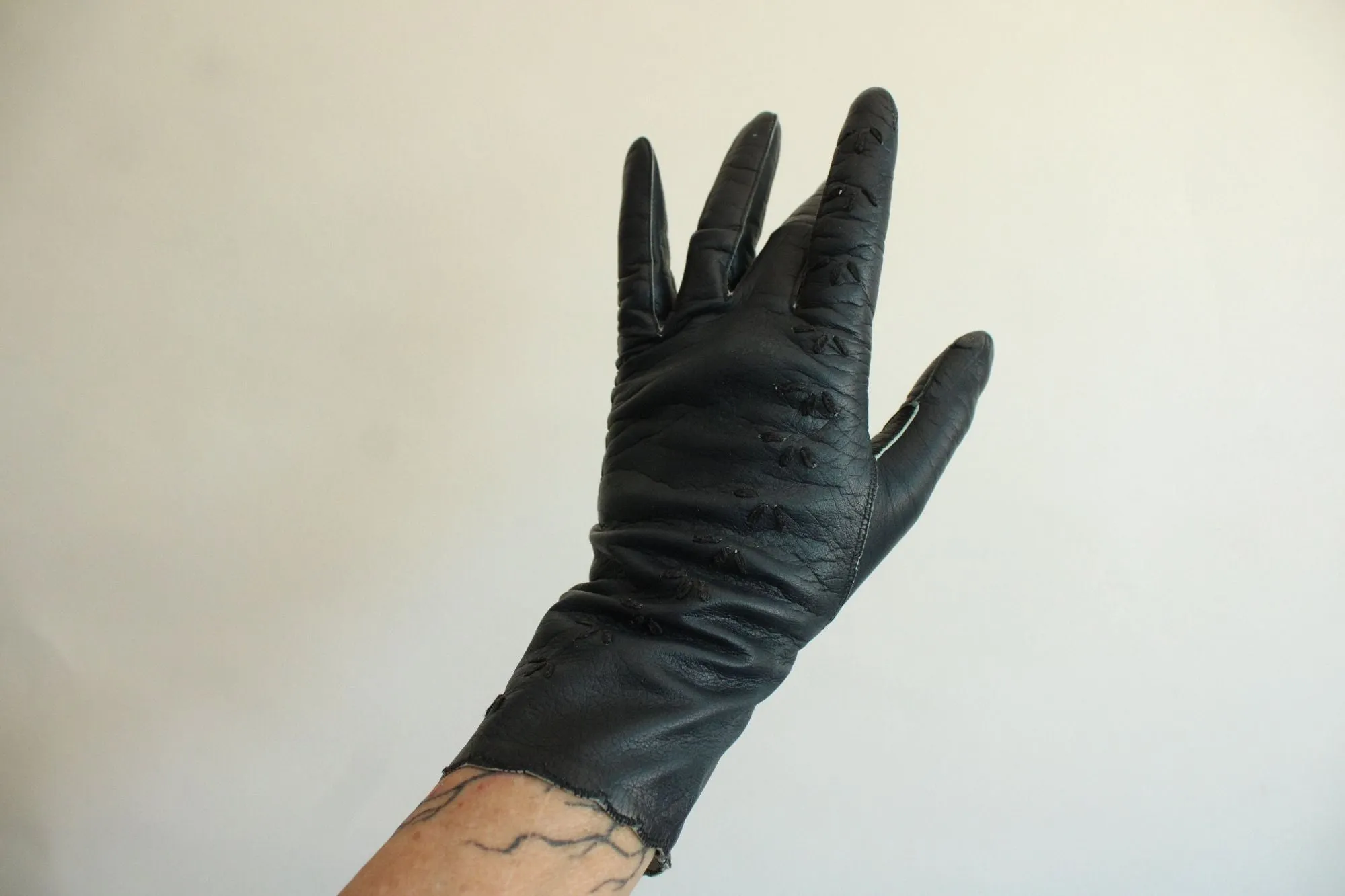 Vintage 1950s Size 7.5 Black Italian Leather Gloves