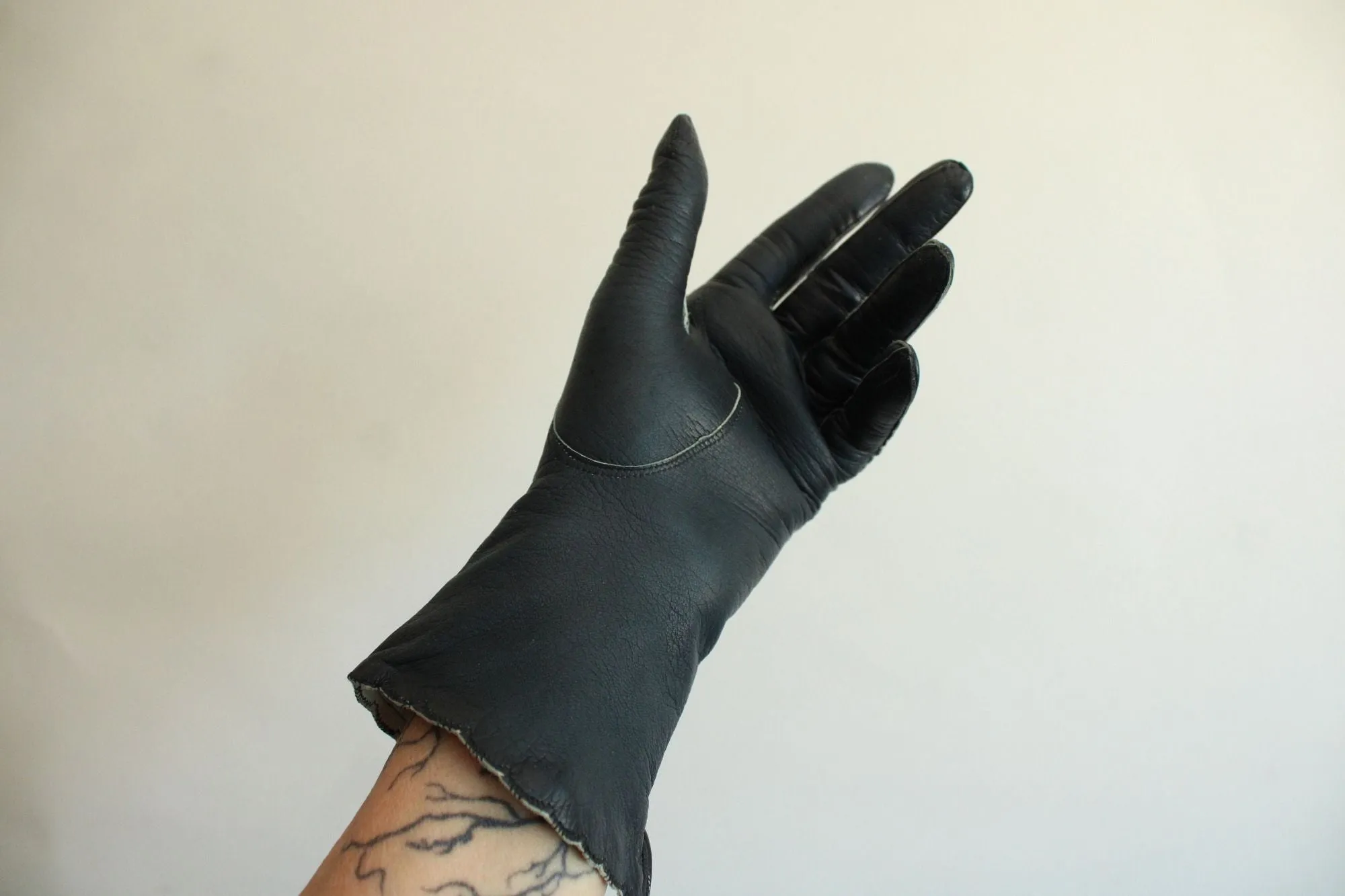 Vintage 1950s Size 7.5 Black Italian Leather Gloves