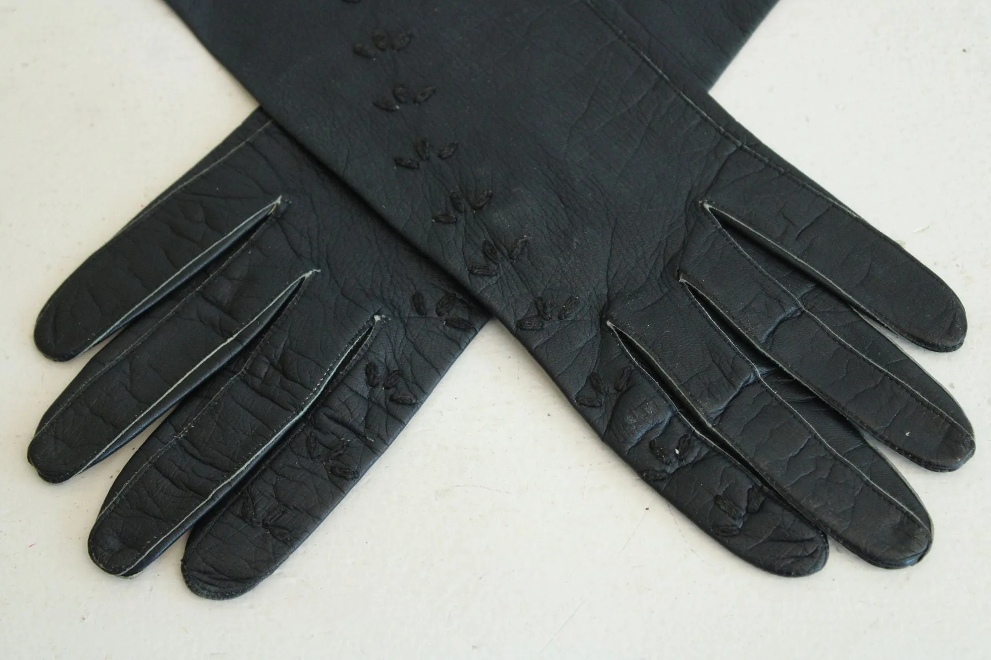 Vintage 1950s Size 7.5 Black Italian Leather Gloves