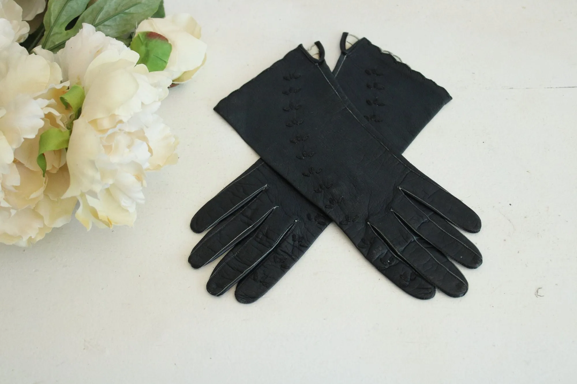 Vintage 1950s Size 7.5 Black Italian Leather Gloves